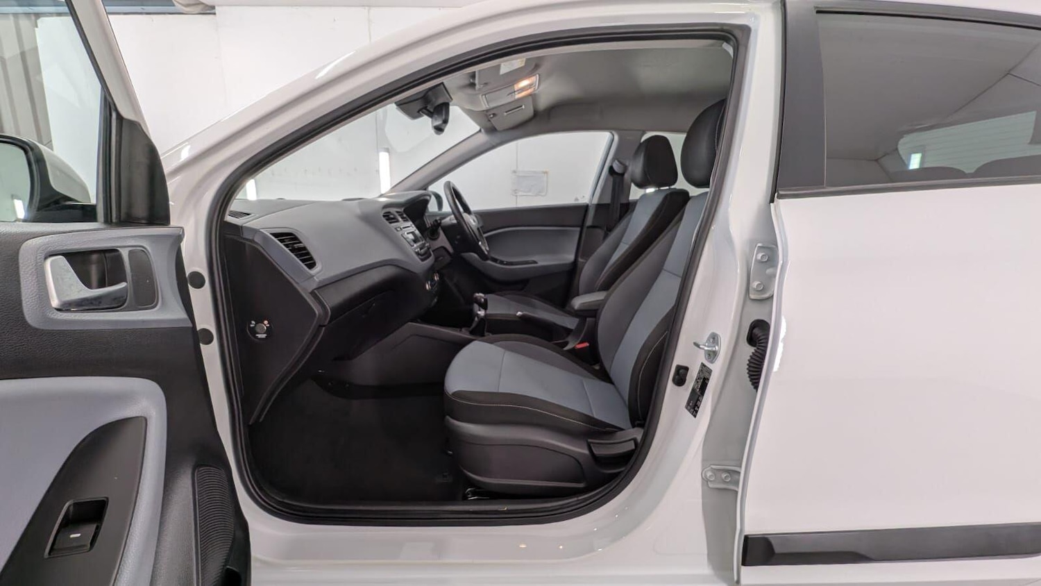 Used Hyundai i20 2015 for sale - 78185742: Photo 77