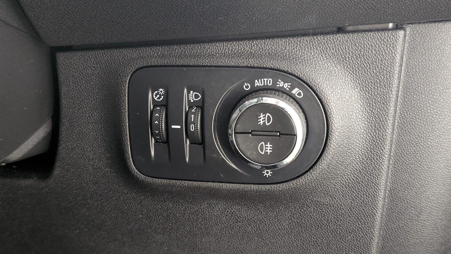 Used Vauxhall Corsa 2015 for sale - 77969896: Photo 38