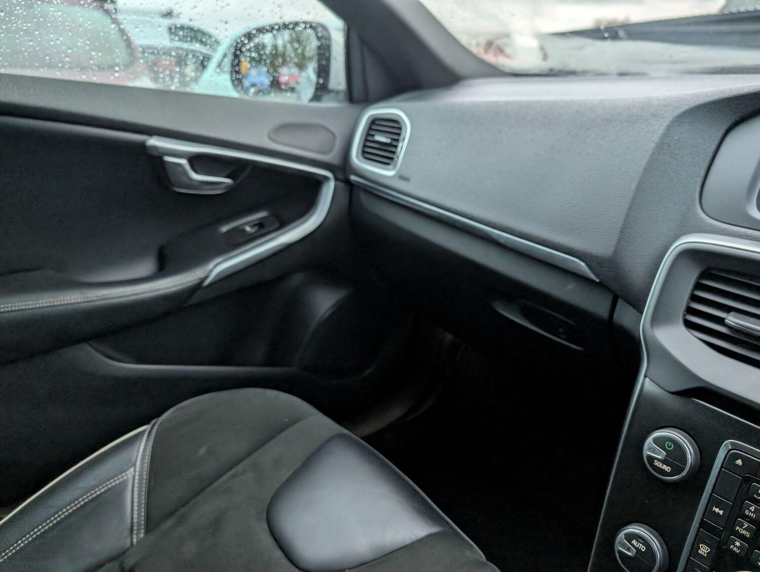 Used Volvo V40 for sale - 77468750: Photo 19