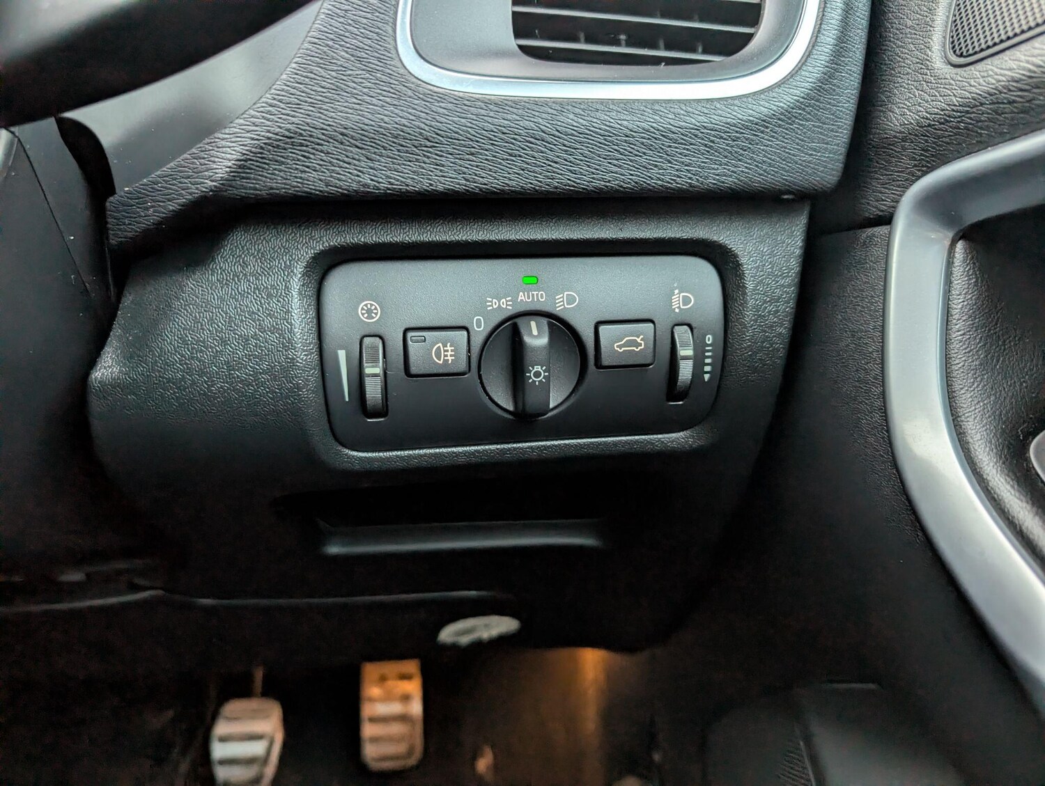 Used Volvo V40 for sale - 77468750: Photo 29