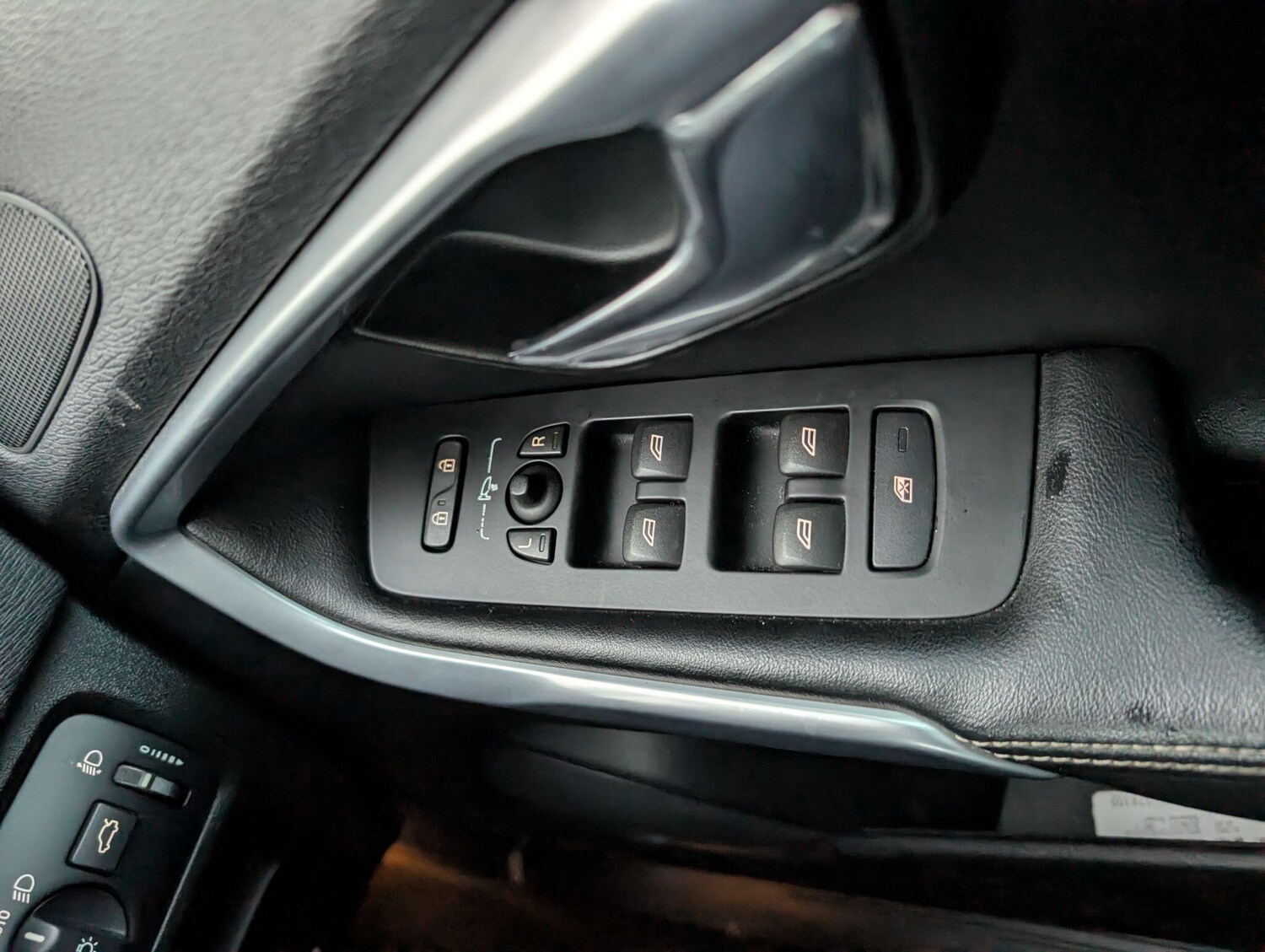 Used Volvo V40 for sale - 77468750: Photo 30