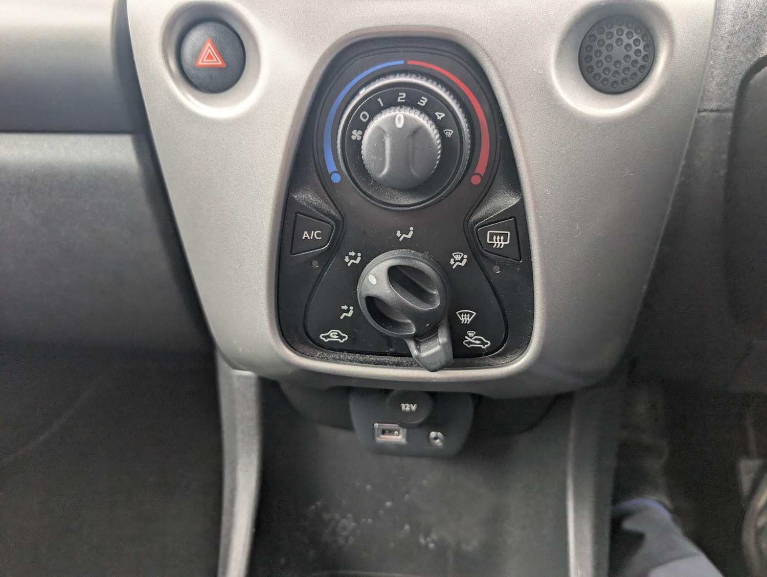 Used Peugeot 108 2016 for sale - 77784540: Photo 25