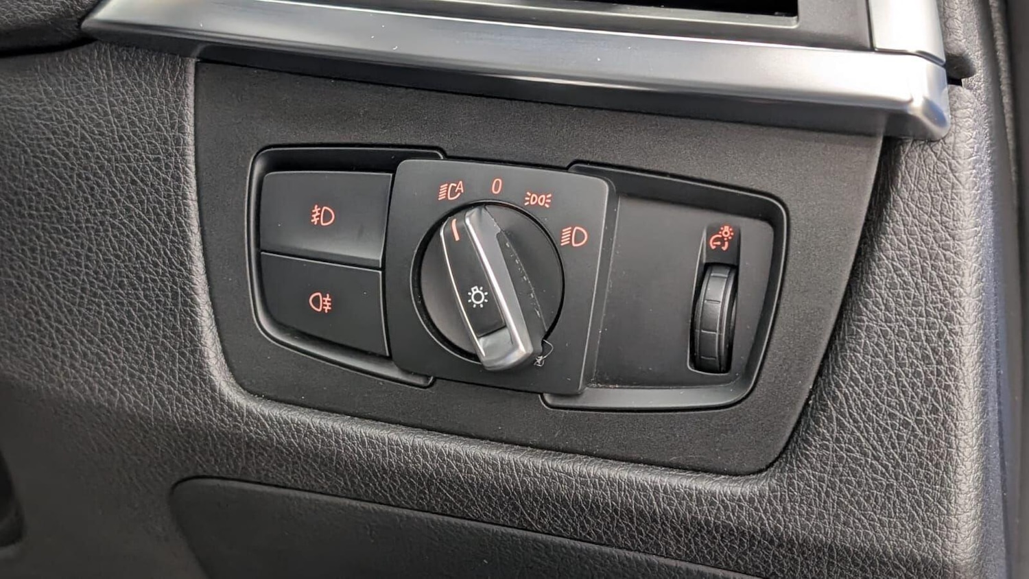 Used BMW 3 Series 2018 for sale - 77387598: Photo 42