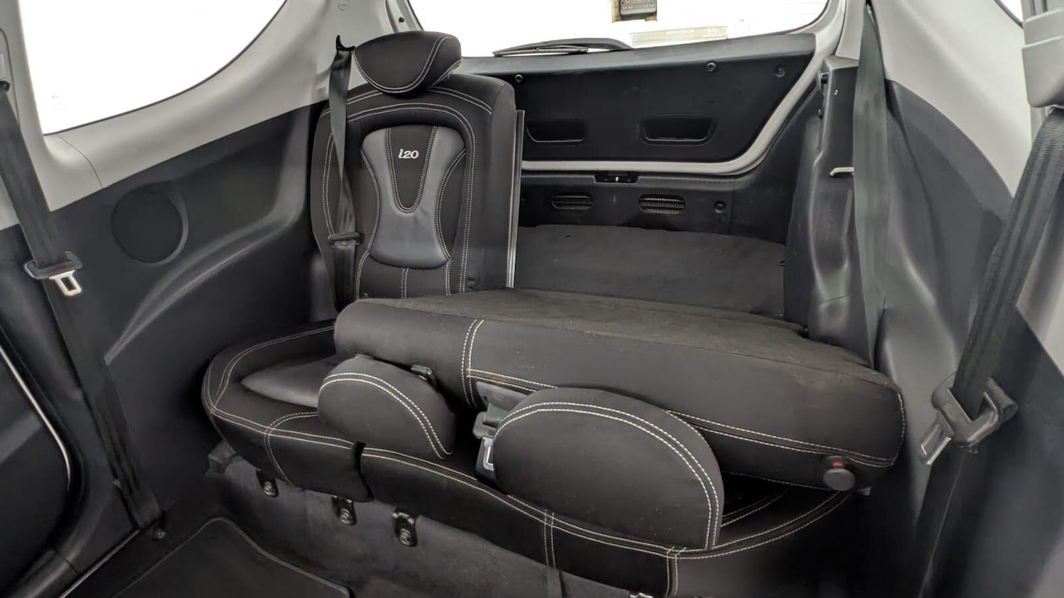 Used Hyundai i20 2011 for sale - 77278898: Photo 35