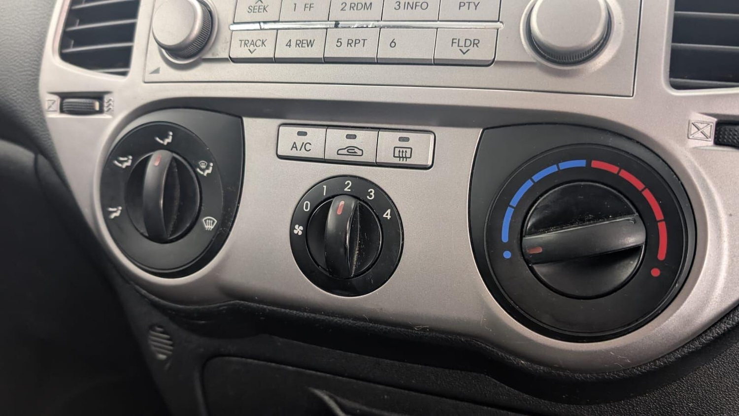 Used Hyundai i20 2011 for sale - 77278898: Photo 48