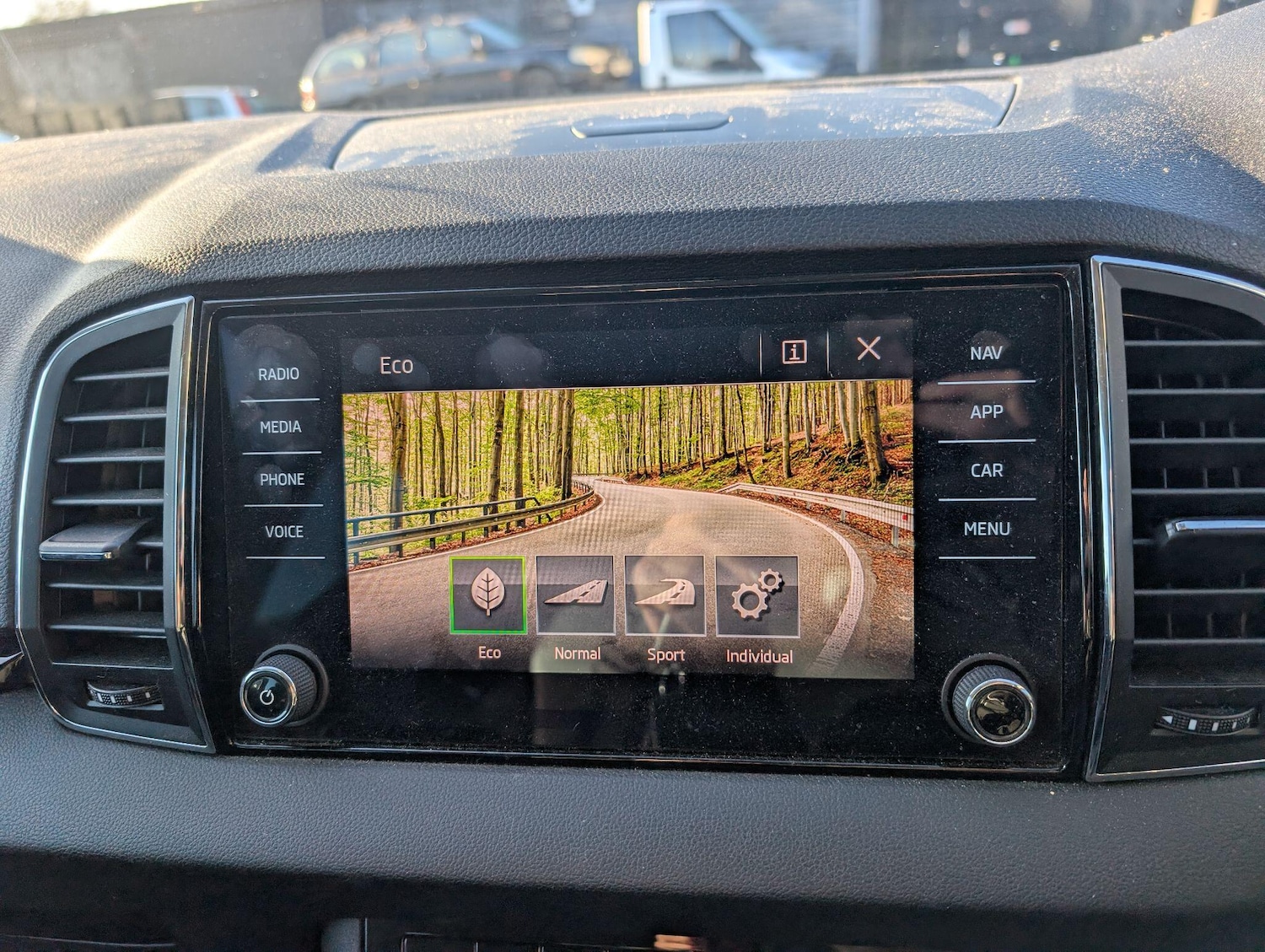 Used Skoda Karoq 2018 for sale - 76715336: Photo 10