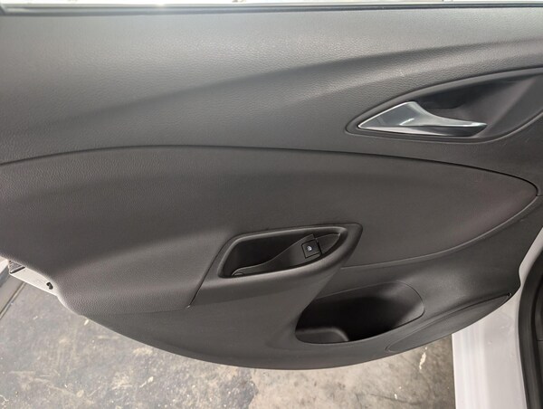 Used Vauxhall Astra 2017 for sale - 76094519: Photo 65