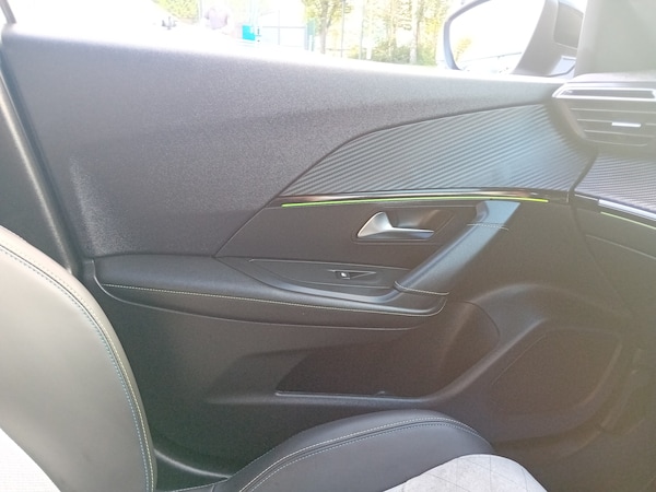 Used Peugeot 2008 2021 for sale - 76229529: Photo 11