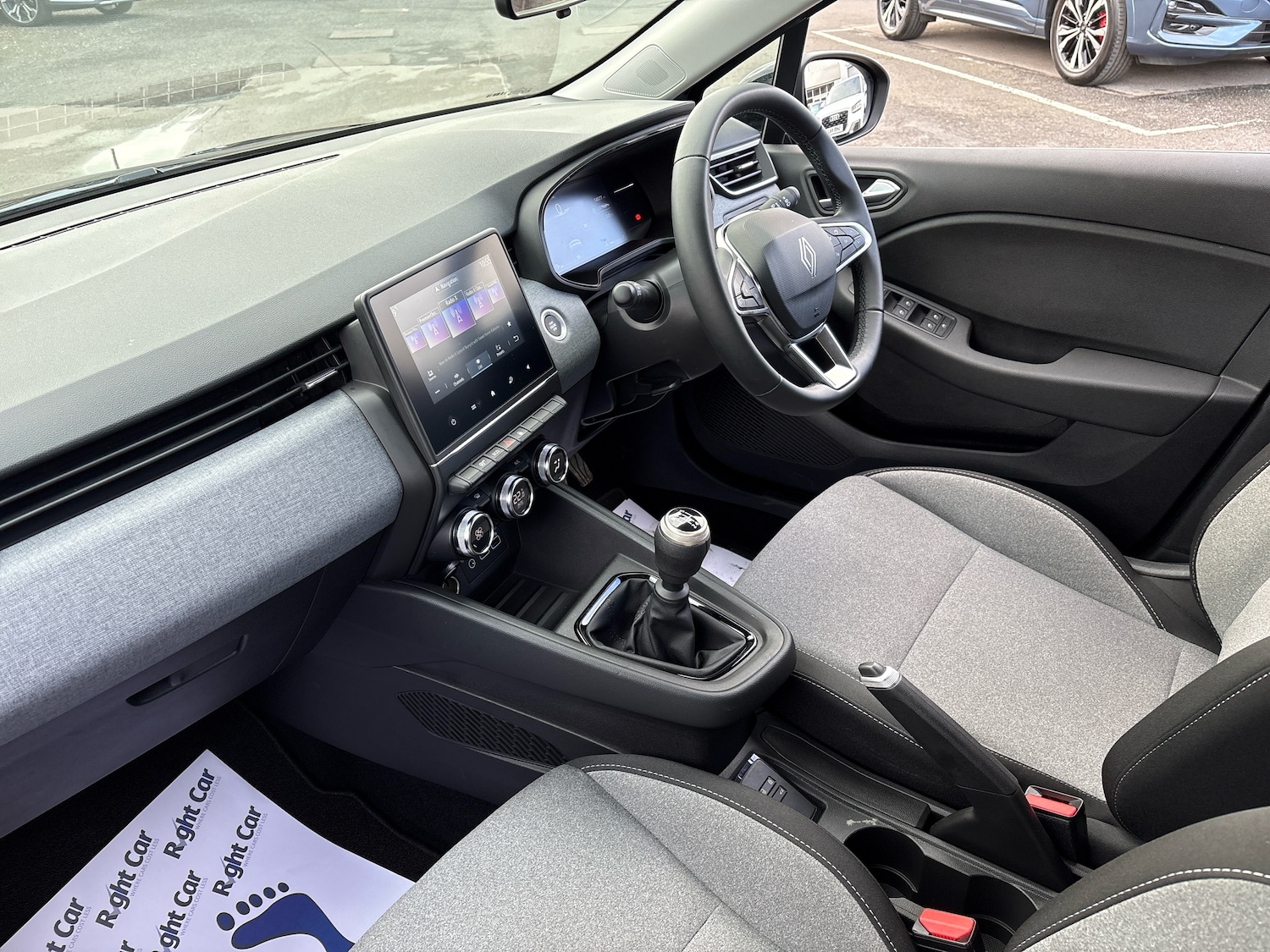 Used Renault Clio 2024 for sale - 77885492: Photo 2