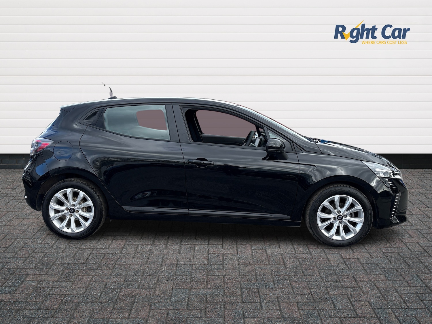 Used Renault Clio 2024 for sale - 77885492: Photo 4
