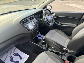 Used Hyundai i20 2019 for sale - 76125157: Photo 2
