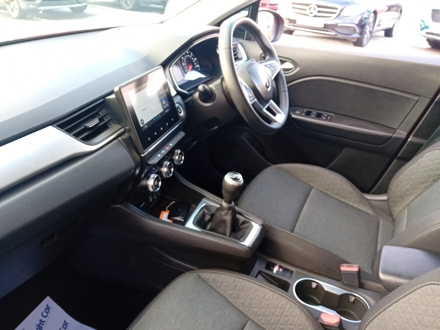 Used Renault Captur 2022 for sale - 77164230: Photo 2