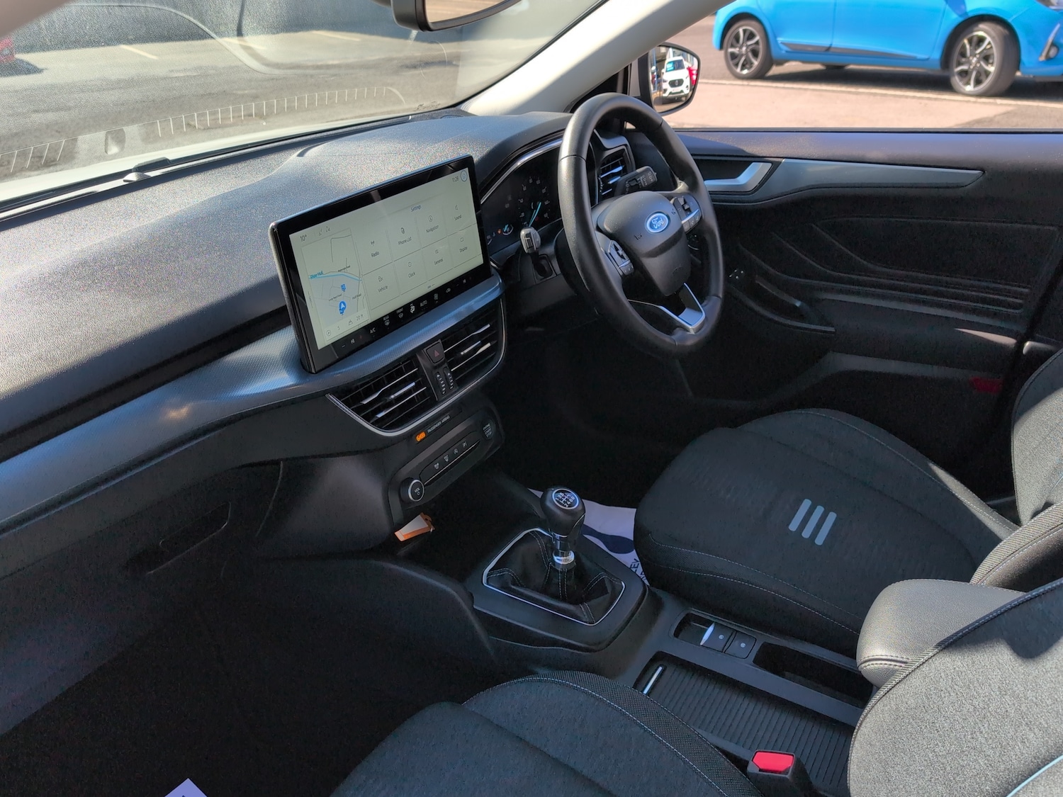 Used Ford Focus 2023 for sale - 78036842: Photo 2