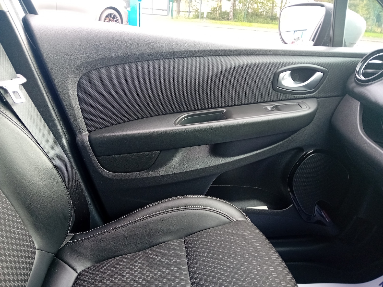 Used Renault Clio 2018 for sale - 76434488: Photo 11