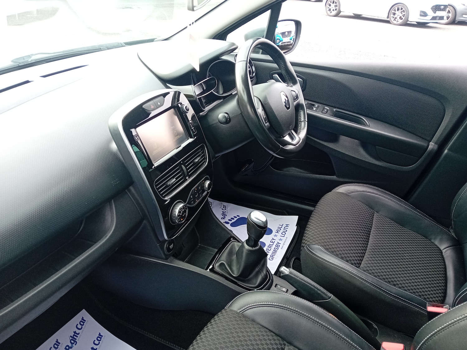 Used Renault Clio 2018 for sale - 76434488: Photo 2