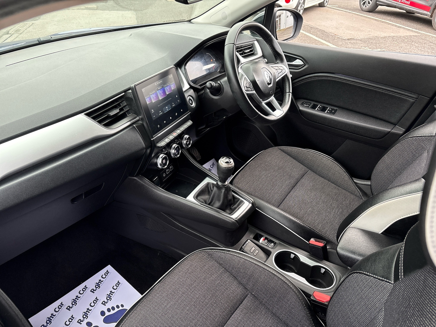 Used Renault Captur 2024 for sale - 76731662: Photo 2