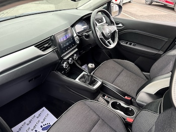 Used Renault Captur 2024 for sale - 76731662: Photo