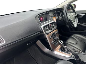 Used Volvo V40 2018 for sale - 79768995: Photo