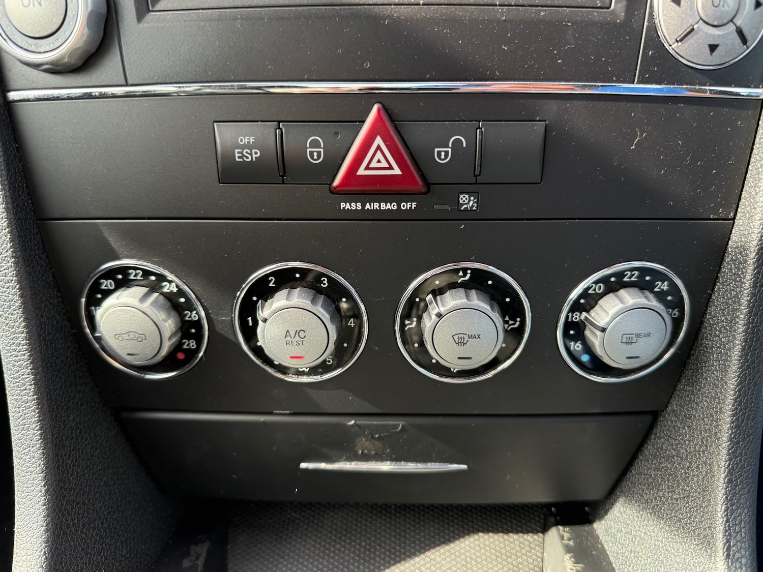 Used Mercedes-Benz SLK 2010 for sale - 76105164: Photo 22