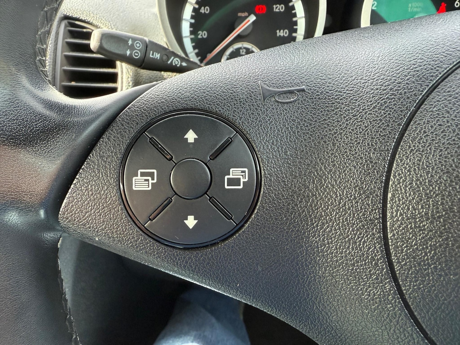 Used Mercedes-Benz SLK 2010 for sale - 76105164: Photo 26