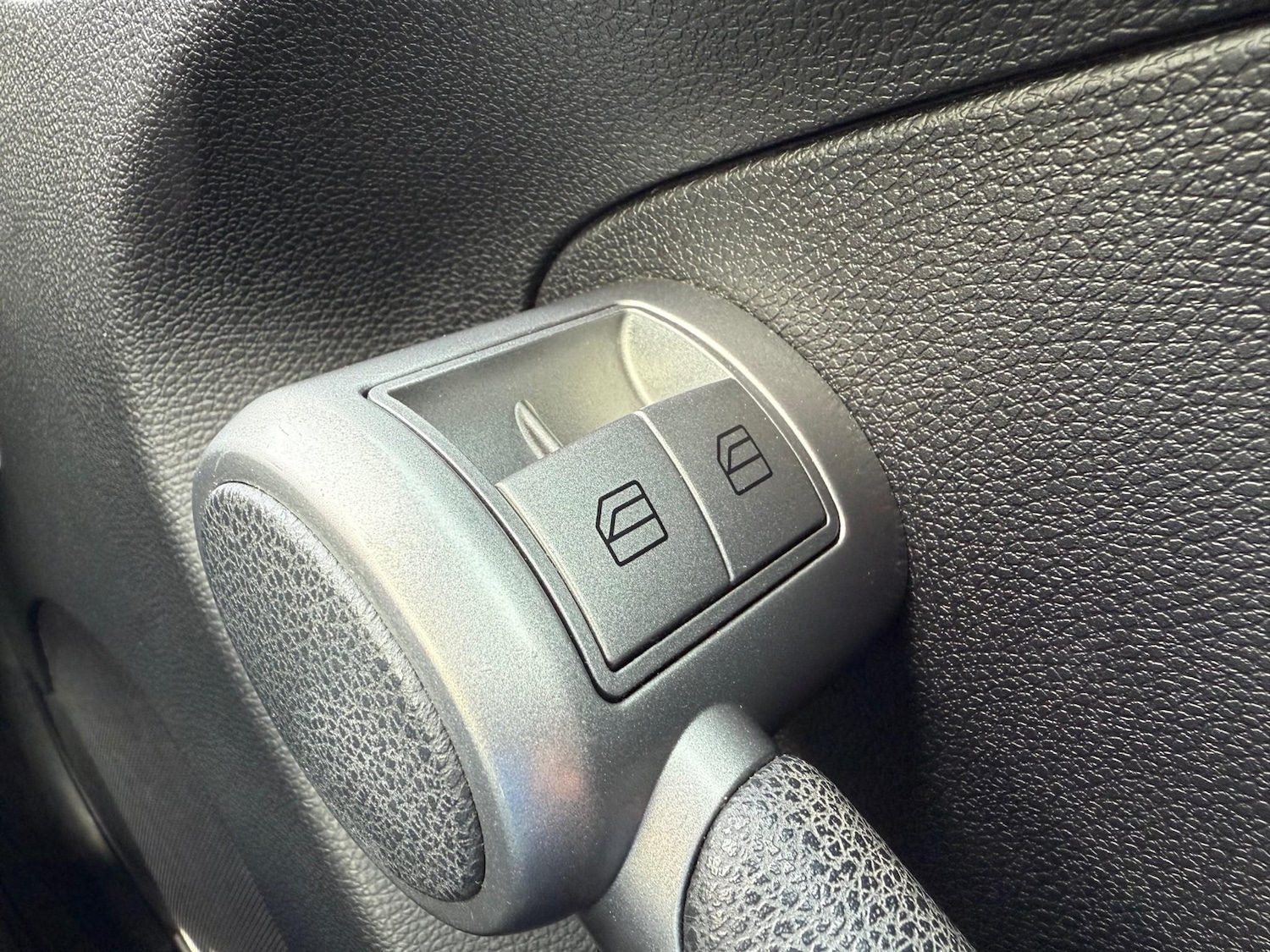 Used Mercedes-Benz SLK 2010 for sale - 76105164: Photo 27