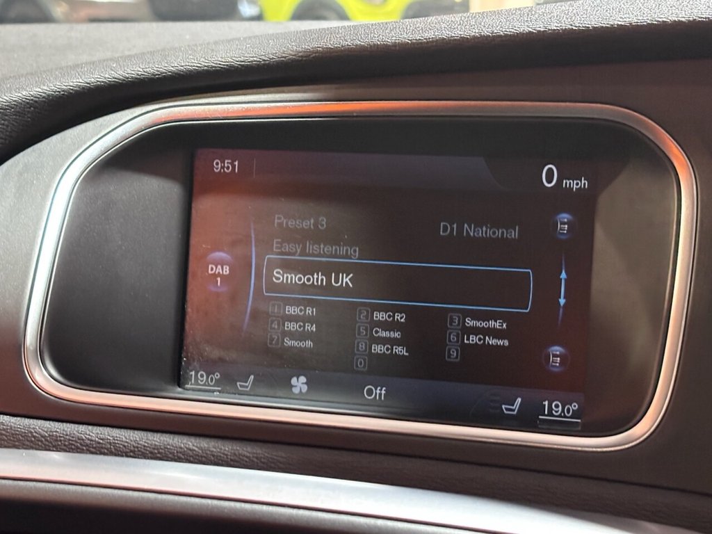 Used Volvo V40 2014 for sale - 77734079: Photo 32