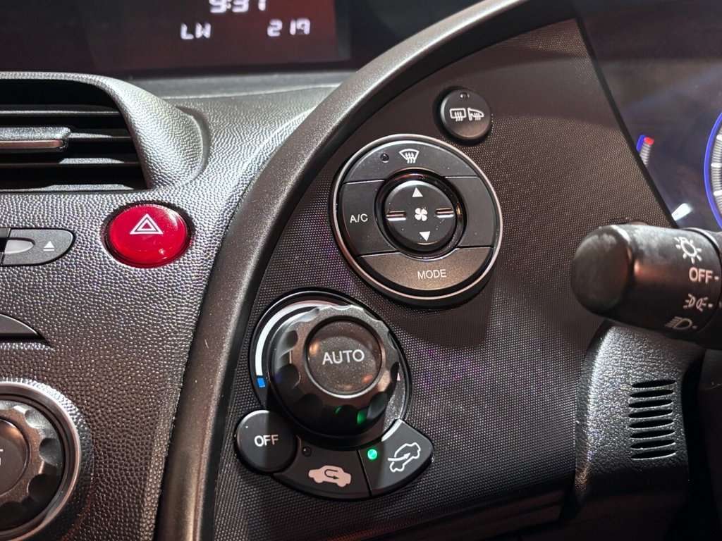 Used Honda Civic 2010 for sale - 76345980: Photo 27