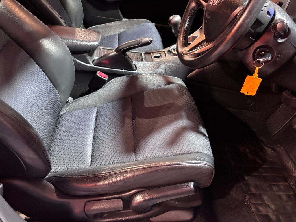 Used Honda Civic 2010 for sale - 76345980: Photo 31