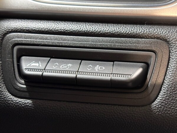 Used Renault Captur 2021 for sale - 68660539: Photo 41