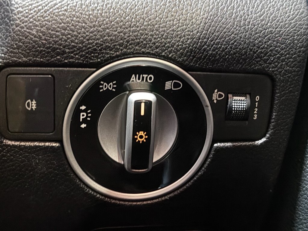 Used Mercedes-Benz SLK 2012 for sale - 76535527: Photo 35