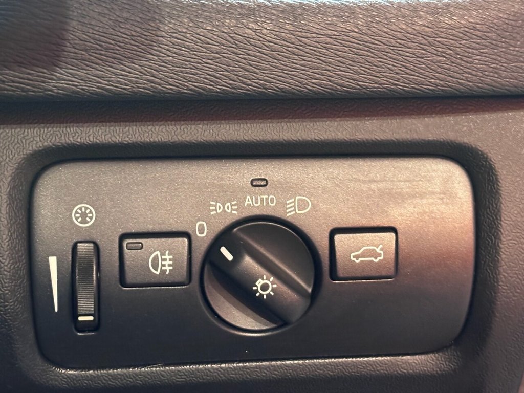 Used Volvo V40 2014 for sale - 76595963: Photo 37