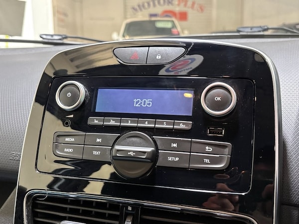 Used Renault Clio 2018 for sale - 74695607: Photo 29