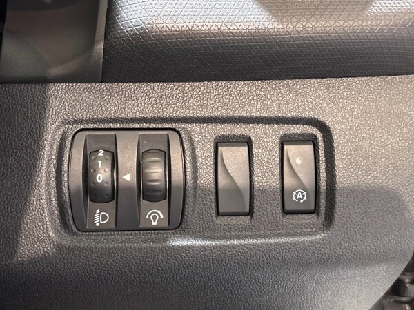 Used Renault Clio 2018 for sale - 74695607: Photo 35