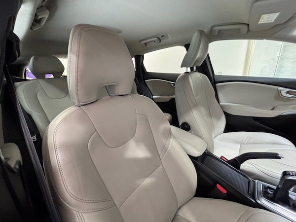 Used Volvo V40 2016 for sale - 74373664: Photo 15