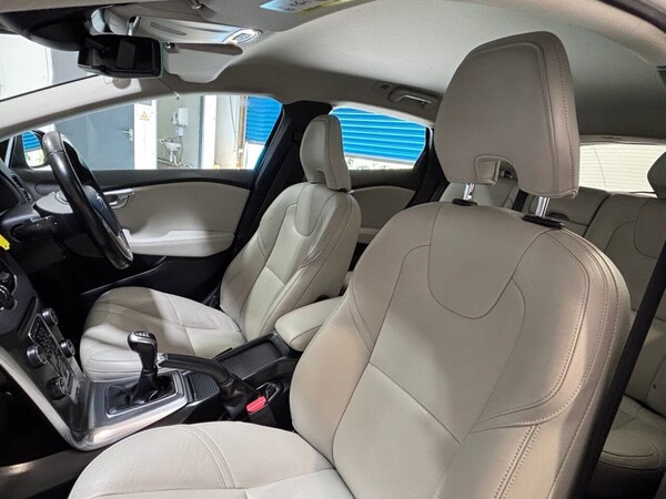 Used Volvo V40 2016 for sale - 74373664: Photo 21