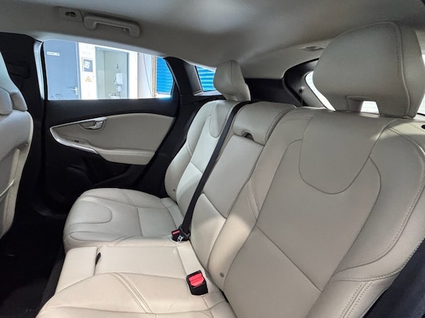 Used Volvo V40 2016 for sale - 74373664: Photo 24