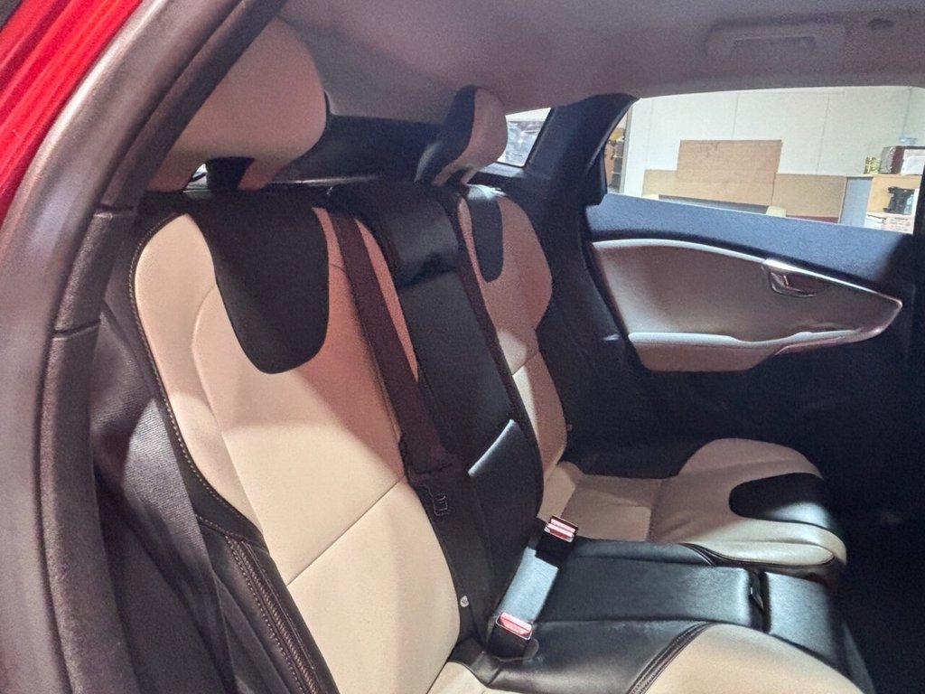 Used Volvo V40 Cross Country 2015 for sale - 75253396: Photo 16