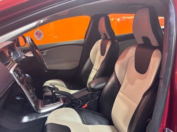 Used Volvo V40 Cross Country 2015 for sale - 75253396: Photo 17