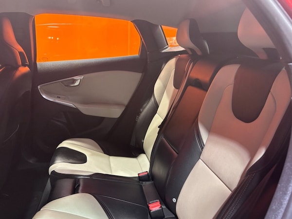 Used Volvo V40 Cross Country 2015 for sale - 75253396: Photo 18
