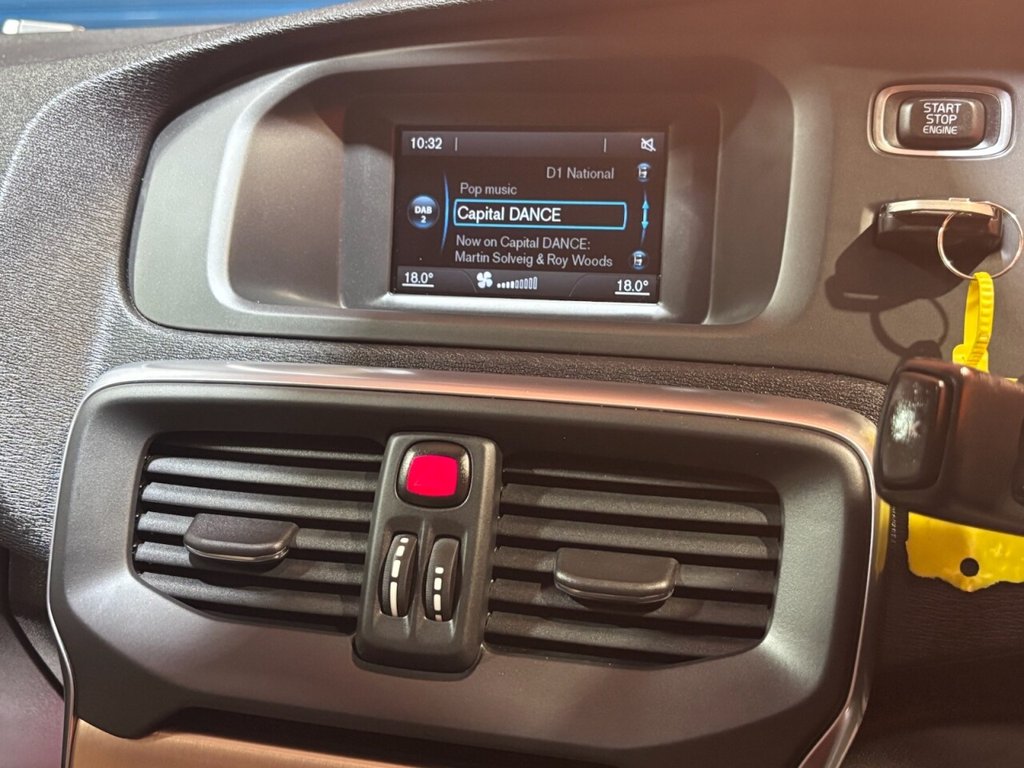 Used Volvo V40 Cross Country 2015 for sale - 75253396: Photo 32