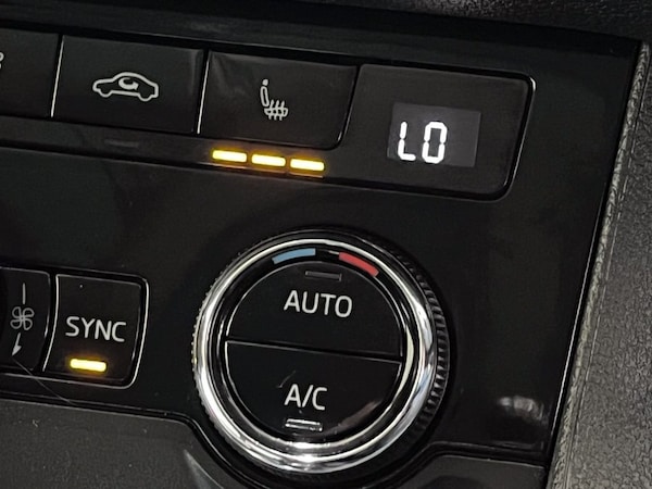 Used Skoda Karoq 2020 for sale - 73003217: Photo 32