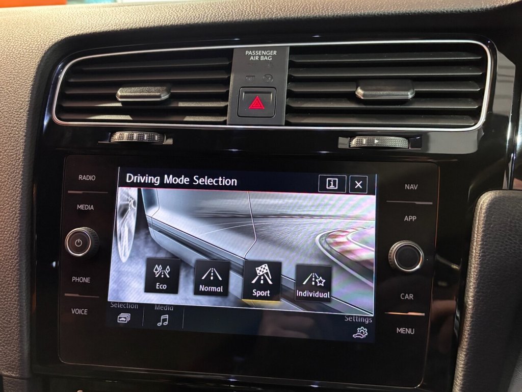 Used Volkswagen Golf 2019 for sale - 76356678: Photo 33