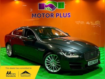 Used Jaguar XE 2017 for sale - 79170737: Photo