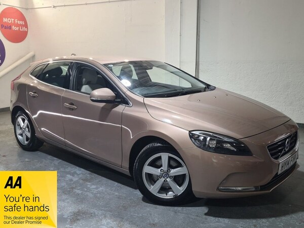 Used Volvo V40 2014 for sale - 74529569: Photo 1