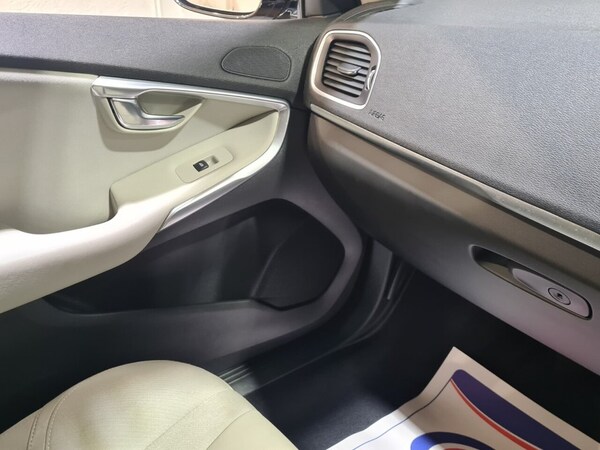 Used Volvo V40 2014 for sale - 74529569: Photo 21