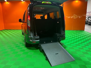 Used Ford Tourneo Connect 2018 for sale - 79141850: Photo