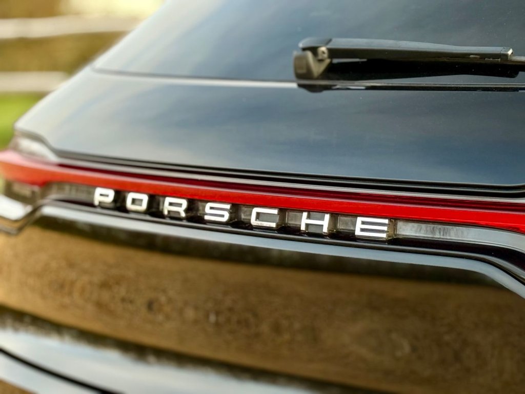 Used Porsche Macan 2021 for sale - 76632266: Photo 32