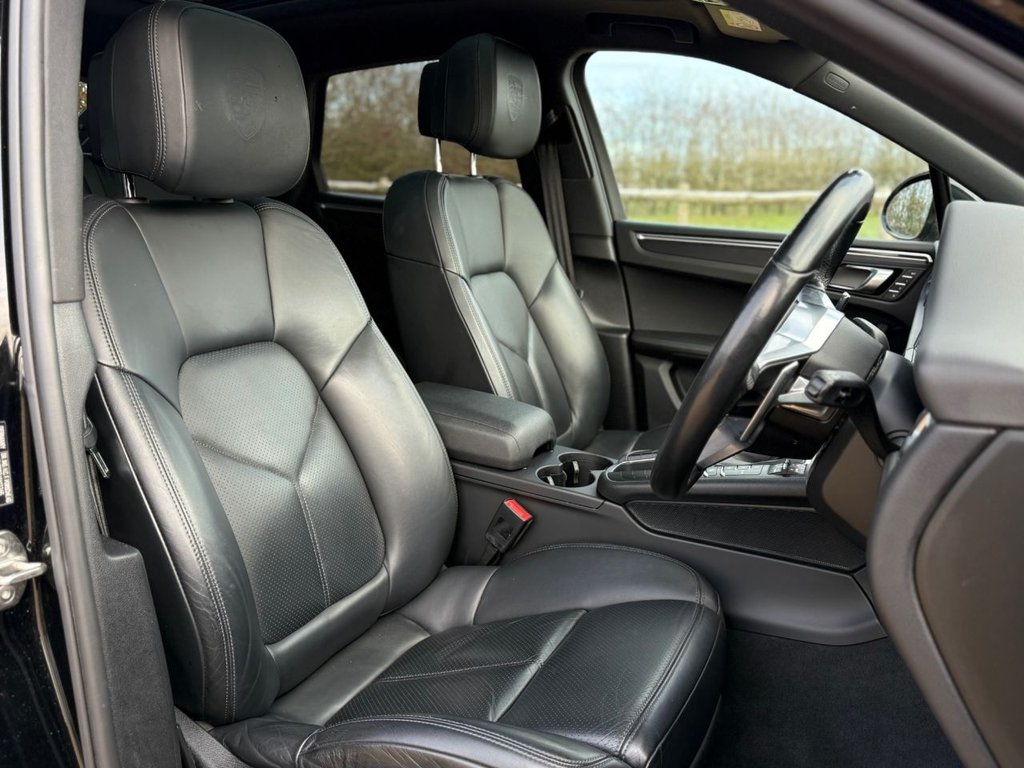 Used Porsche Macan 2021 for sale - 76632266: Photo 41