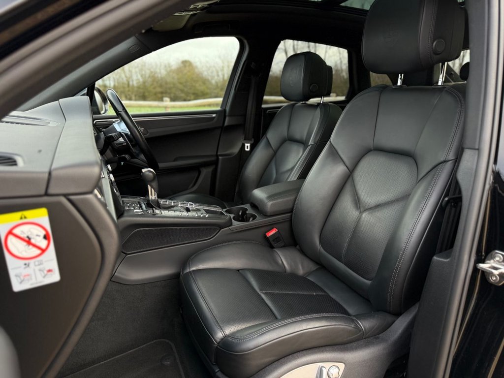 Used Porsche Macan 2021 for sale - 76632266: Photo 42