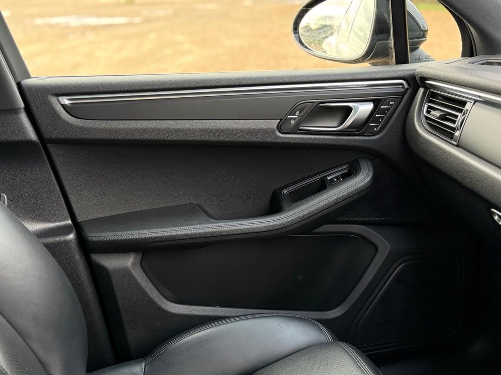 Used Porsche Macan 2021 for sale - 76632266: Photo 45